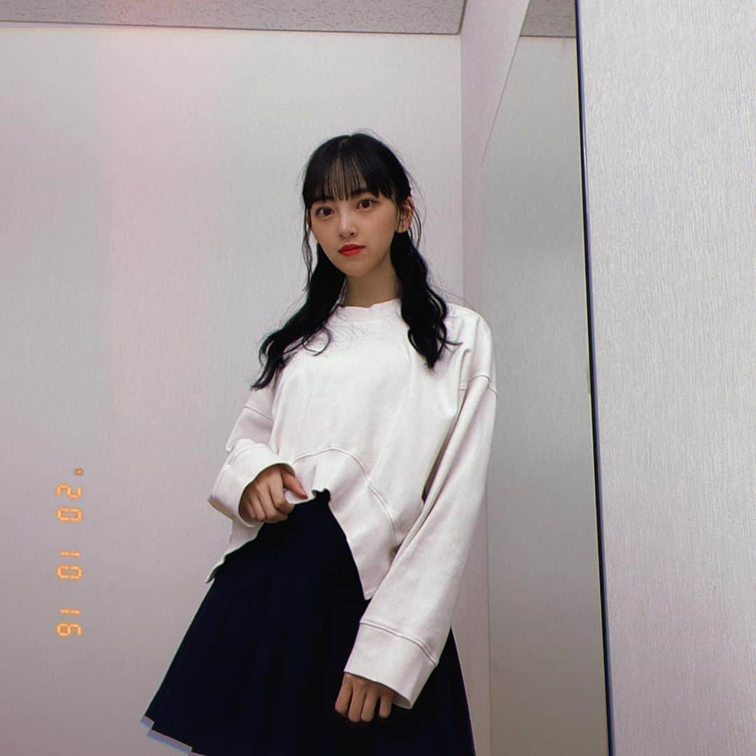 堀未央奈さんのインスタグラム写真 - (堀未央奈Instagram)「🎓  私服 tops... @balenciaga  skirt... @zara   #乃木坂46 #堀未央奈」10月16日 23時27分 - horimiona_official