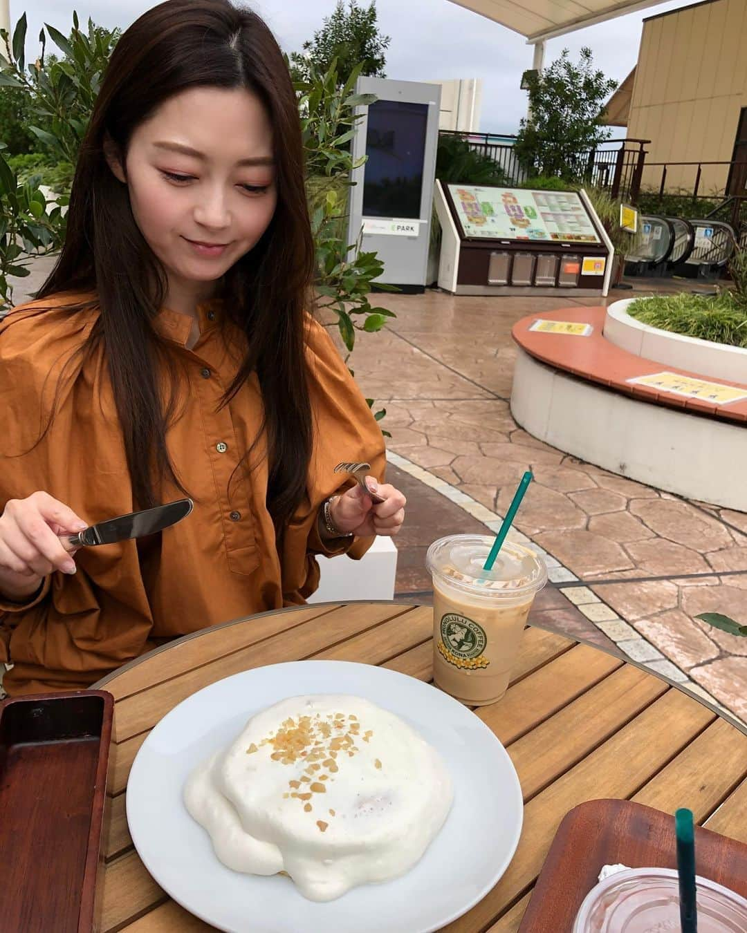 山下莉奈さんのインスタグラム写真 - (山下莉奈Instagram)「パンケーキ🥞ちょっとだけ🤏❤️  シャツワンピ　@etretokyo  好きなのにやっと着たのに一枚じゃ寒い季節がきてしまった🥶  #秋コーデ #エトレトウキョウ」10月16日 23時43分 - rinayamashita