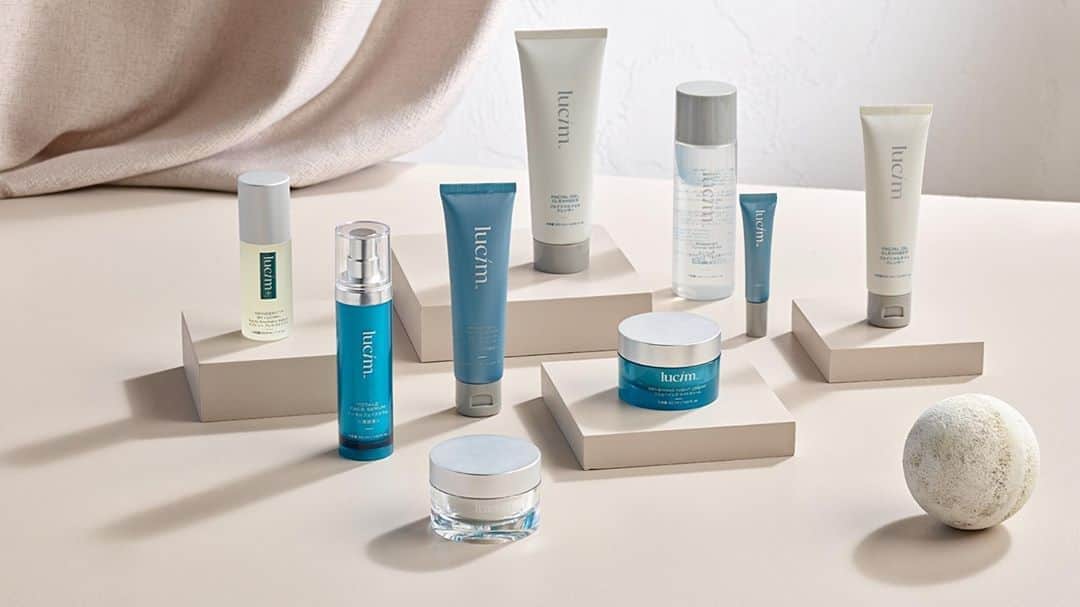 のインスタグラム：「✨ GET GLOWING. FACE THE WORLD. 🤳⁠ ⁠ Step up your skincare regimen with 🌟Lucim™ 🌟 — the first full-system brand to be crafted based on YOUR favorite skincare attributes and YOUR desired results!⁠ ⁠ From products and packaging to positioning and pricing … even naming and scents — YOU have had a say every step of the way! No other product line has partnered with you more.⁠ ⁠ Plucked from the fields 🌿, gathered from mountain peaks ⛰, and soured from the sea 🌊, #Lucim products use only the finest, proven ingredients — ones that your body can actually use safely and efficiently. Specifically designed with lasting effects in mind, this line of products acts as your daily ritual of self-care to give your body precisely what it needs, with benefits from the inside out.⁠ ⁠ Created for all skin types, Lucim features potent, scientifically-backed formulations that give you transformative results.⁠ ⁠ 😍 DETAILS » https://bit.ly/LucimSkinCare⁠ ⁠ #ResultsOverTrends  #FlawlessSkinFTW」