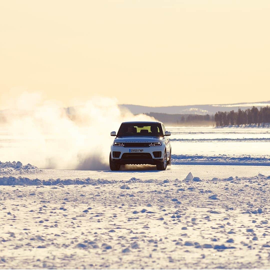 Land Roverさんのインスタグラム写真 - (Land RoverInstagram)「Take your snow and ice driving skills to the next level under the expert guidance of our @jaguarlandrovericeacademy instructors - reserve your space via the link in our bio.  #NewDefender #TeamDefender #IceDrive #IceDriving #Sweden #JaguarLandRoverIceAcademy」10月16日 23時51分 - landrover