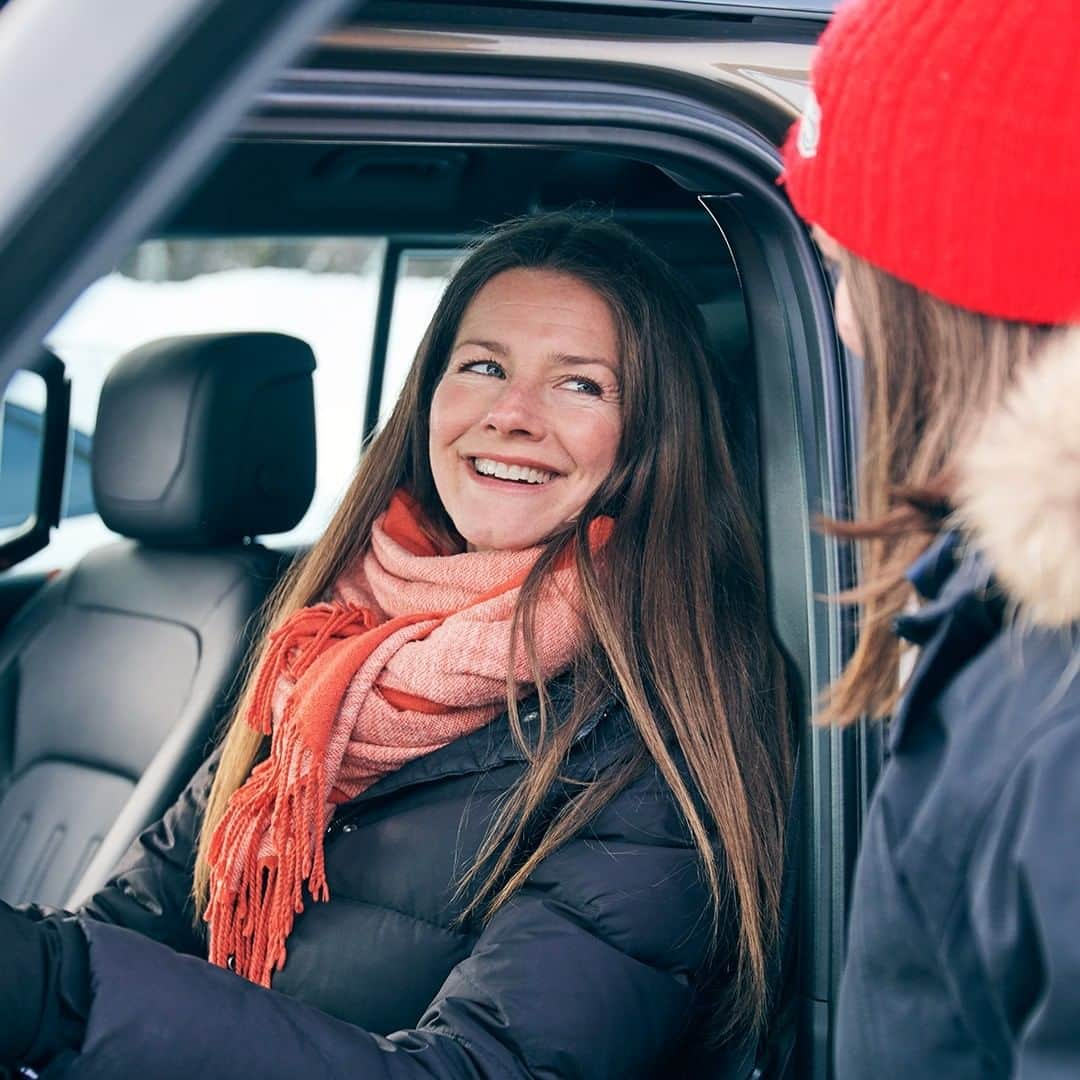 Land Roverさんのインスタグラム写真 - (Land RoverInstagram)「Take your snow and ice driving skills to the next level under the expert guidance of our @jaguarlandrovericeacademy instructors - reserve your space via the link in our bio.  #NewDefender #TeamDefender #IceDrive #IceDriving #Sweden #JaguarLandRoverIceAcademy」10月16日 23時51分 - landrover