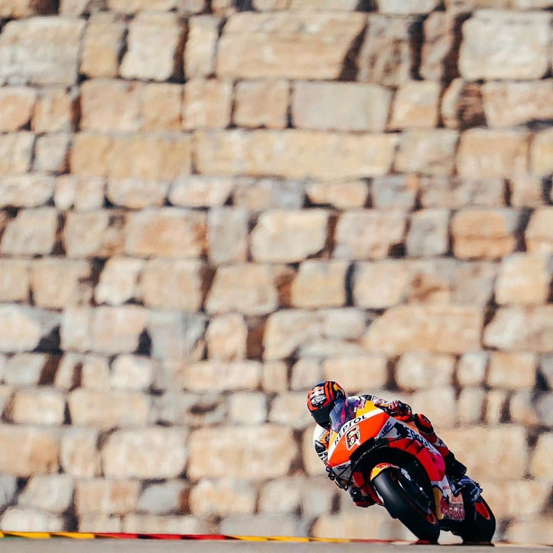 レプソル・ホンダさんのインスタグラム写真 - (レプソル・ホンダInstagram)「🧱🧱Another brick in the wall🧱🧱 ⠀⠀⠀⠀⠀⠀⠀⠀⠀ Wouldn’t be the #AragonGP without a wall shot. ⠀⠀⠀⠀⠀⠀⠀⠀⠀ #AragonGP #MotoGP #AM73 #AlexMarquez #SB6 #StefanBradl #Repsol #Honda #RepsolHonda #HRC #RC213V #ThePowerOfDreams #Racing #Motorcycle #Team #OneHeart」10月16日 23時45分 - hrc_motogp