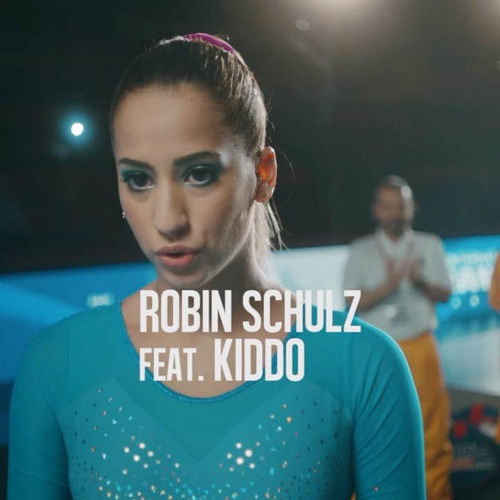 ロビン・シュルツのインスタグラム：「This is all we got! 🤸‍♂️ The music video for my brand new track with KIDDO is now live, check it out: LINK in Bio! 💙」