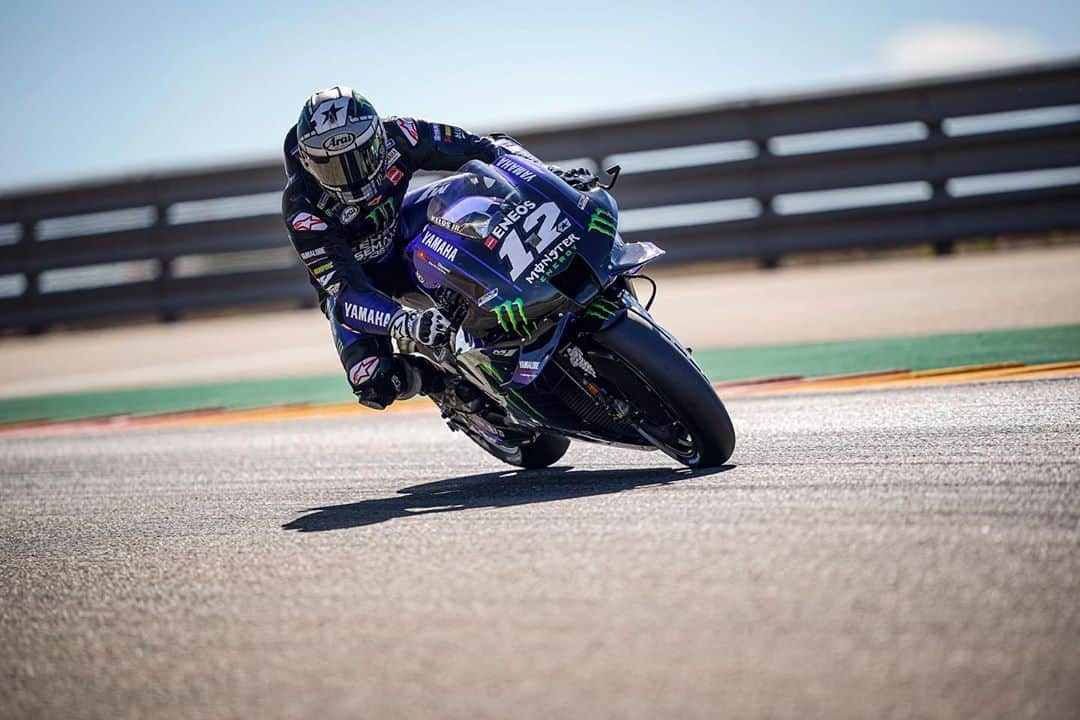 YamahaMotoGPさんのインスタグラム写真 - (YamahaMotoGPInstagram)「💬 @maverick12official, #AragonGP Combined FP1 + FP2 Result - P1:  "First of all, I want to say I‘m sorry for Vale that he can‘t be here. I wish him a quick recovery.  "Today was good. The bike is working well from the first laps. We know this track is good for us, because it has a lot of flowing corners. We just needed to improve in a few corners and we did that today, which makes me very happy. I hope tomorrow the temperatures will be a bit higher. We will use tomorrow's sessions to try to be more consistent. But overall the feeling is very positive. Now we will focus on tomorrow."  #MonsterYamaha  #MotoGP」10月17日 0時00分 - yamahamotogp