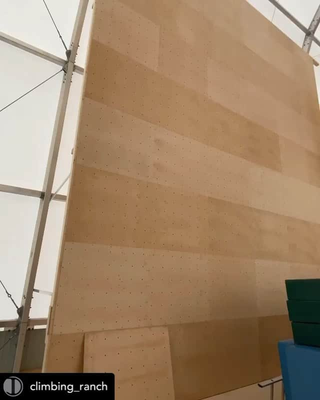 ドメン・スコフィッチのインスタグラム：「@climbing_ranch  Balcony lead wall is very close to completion and as soon it’s done we are going to get help from @climbholds decorating it. We are grateful for this support and we’re looking forward to our partnership for future actions 🔥 . #leadwall #decoration #routesetting #climbholds #underconstruction🚧」