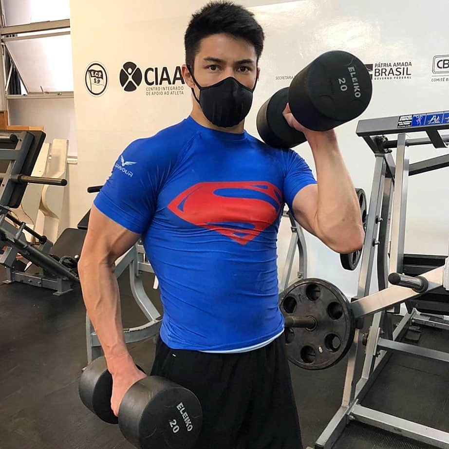 アルトゥール・オヤカワ・マリアノのインスタグラム：「Superman tá diferente, né? 🤔😁 • • • 📸: @bielzinx_」