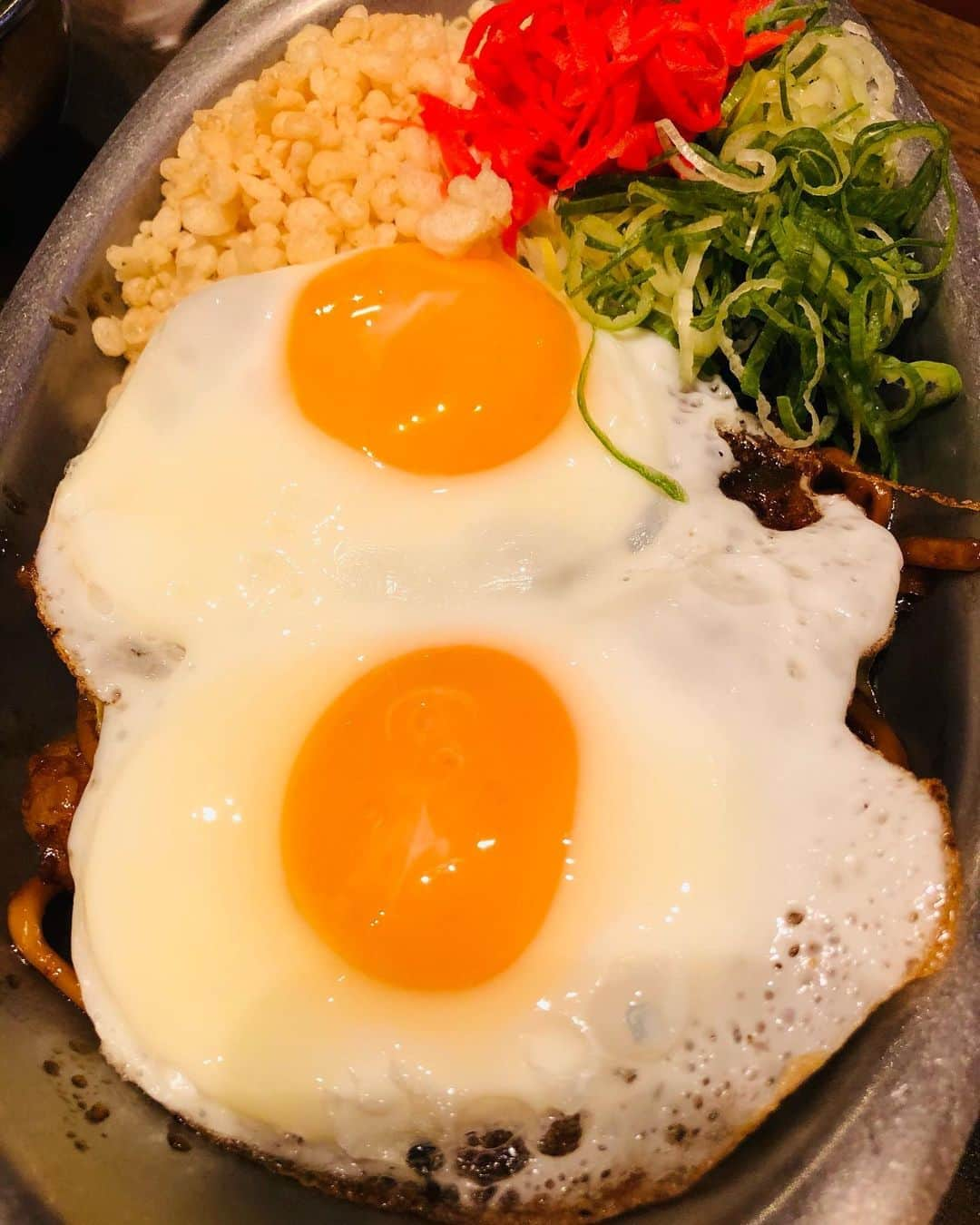 狩野舞子さんのインスタグラム写真 - (狩野舞子Instagram)「・ @32_cafe_bar_official 特製✨ 『おっぱい焼きそば🥰』 Aマネに角度を注意されて、嫌がってる顔をしっかり撮られてました🤣👏 ・ めちゃめちゃ美味しかったー！！ これはね、ちょっとびっくりです。 味が見た目をゆうに超えてきます。 ほら見た目はおっぱいだからさ。 あーもう食べたーい🤤 ・ #32 #sunnycafe #焼きそば #目玉焼きに弱い #深夜の飯テロ？ #ウマイコ」10月17日 0時02分 - kanochan715