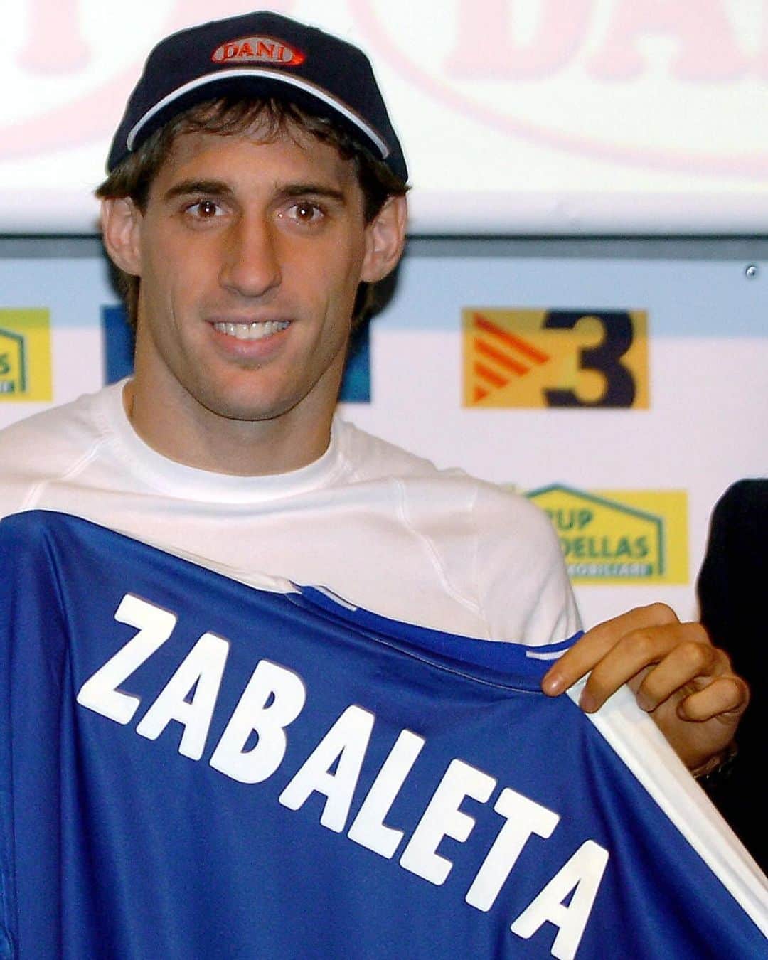 LFPさんのインスタグラム写真 - (LFPInstagram)「🇦🇷💙 Zabaleta announces his retirement... THANK YOU! 👏🏻  🇦🇷💙 Dejas el fútbol y una gran huella en el @rcdespanyol y en #LaLigaHistory... ¡GRACIAS, Zabaleta! 👏🏻  #Zabaleta #Espanyol #LaLigaSantander #LaLiga #Retirement」10月17日 0時04分 - laliga