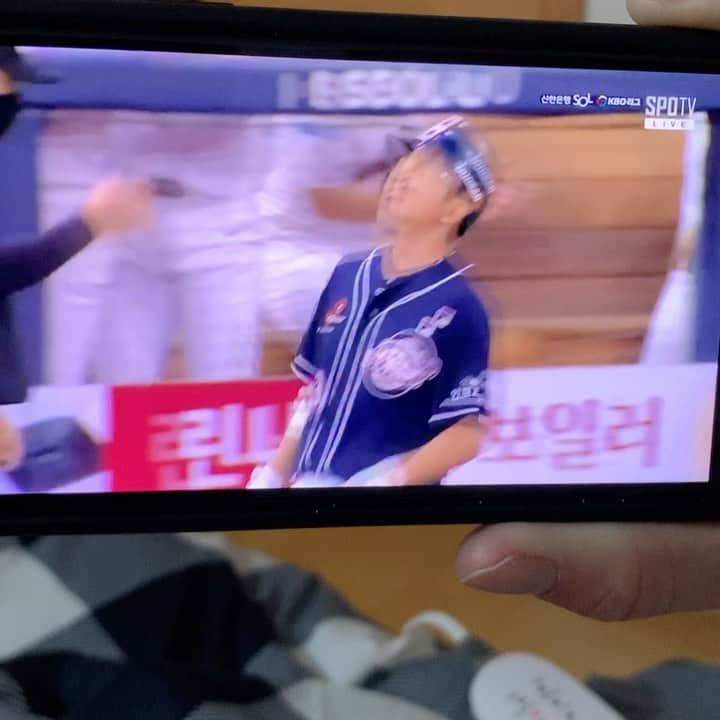 ジェイク・ブリガムのインスタグラム：「Loved seeing my kids in the stands tonight for the first time. #브리검 #kiwoomheroes #jakebrigham」