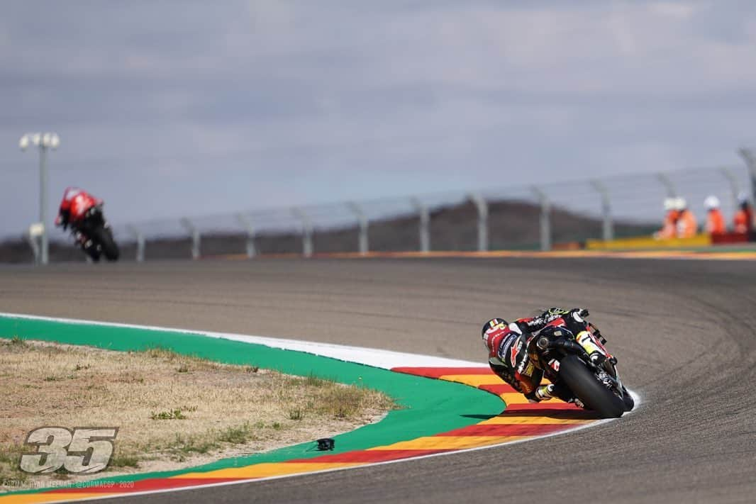 カル・クラッチローさんのインスタグラム写真 - (カル・クラッチローInstagram)「It was cold out there today in Aragon. First two practices done today. @lcr.team @monsterenergy @hjchelmets @alpinestars @motogp」10月17日 0時34分 - calcrutchlow