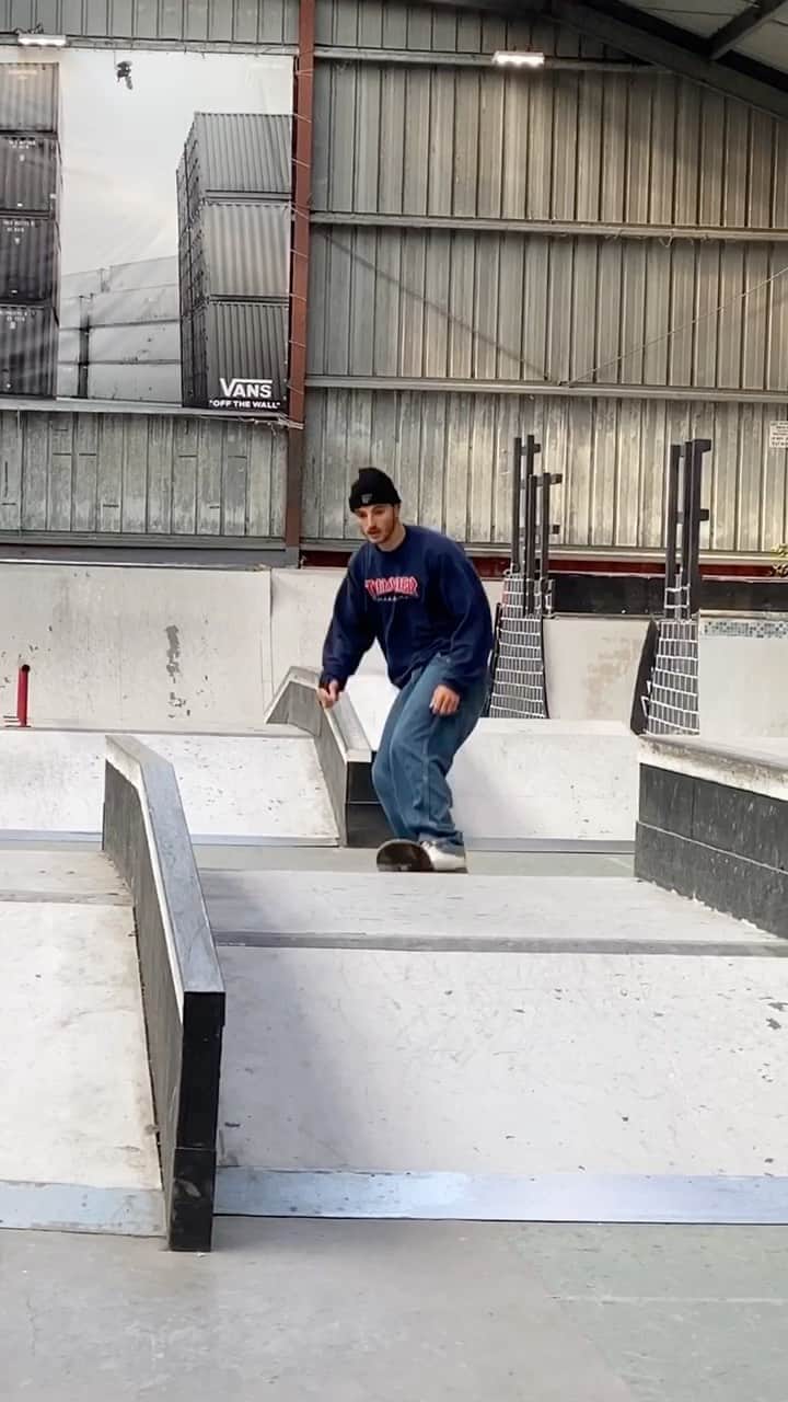 ヴィンセント・ミルウ のインスタグラム：「It’s been awhile 📱@commission_skateboard_france」