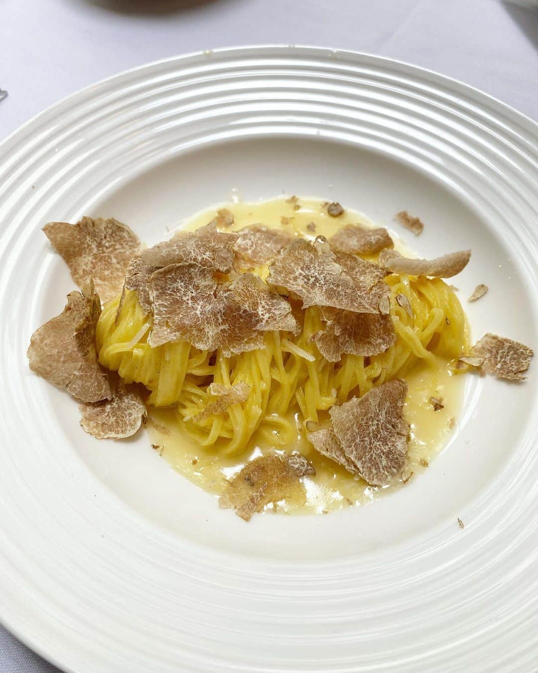 片山夏実のインスタグラム：「It's the season for white truffles❤️ . . . #singapore #シンガポール #whitetruffe」
