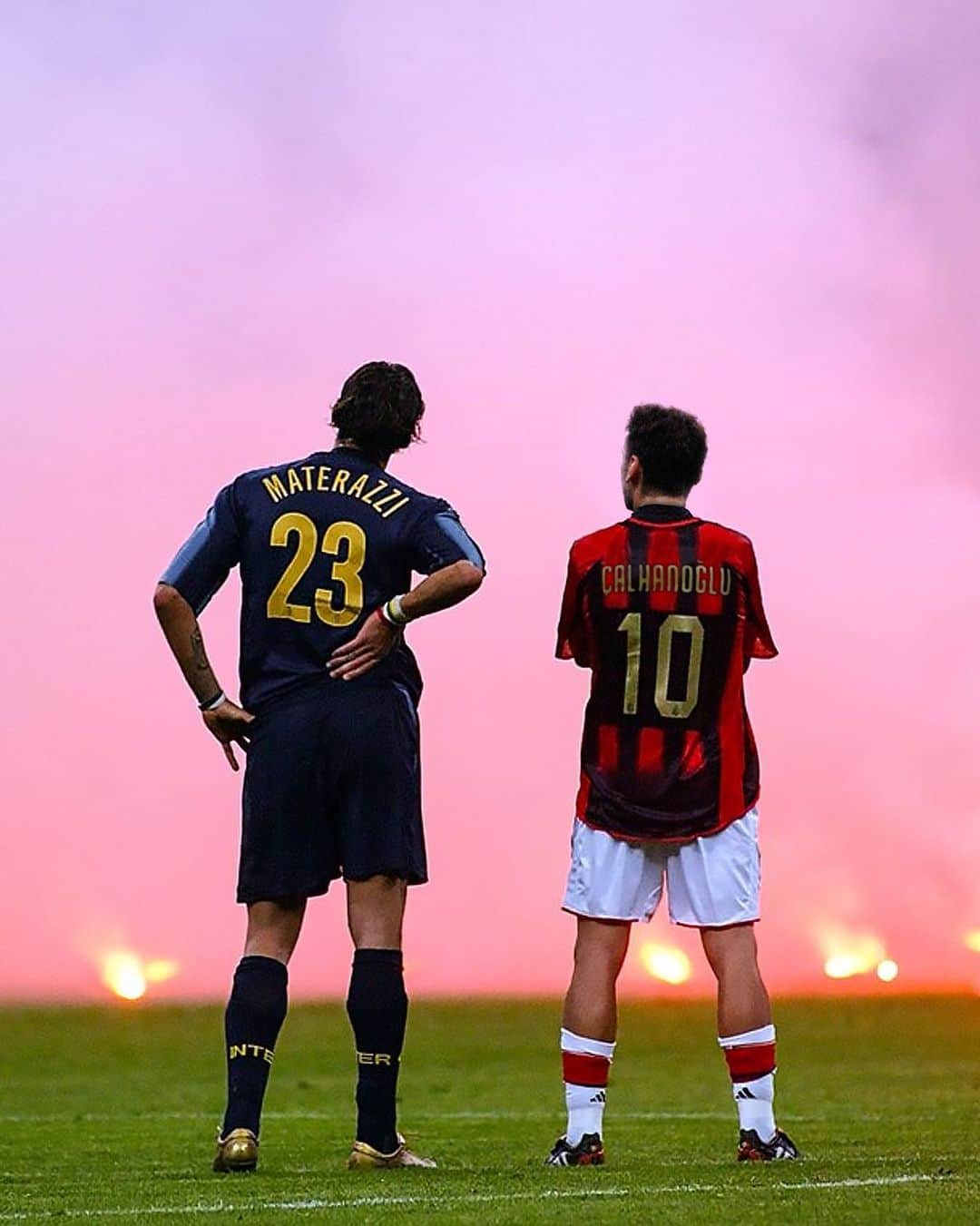 ハカン・チャルハノールのインスタグラム：「Derbiyi beklerken ben 🔥😁⁣ ⁣ Aspettando il Derby 🔥😝⁣ ⁣ Waiting for the derby like 🔥😝」