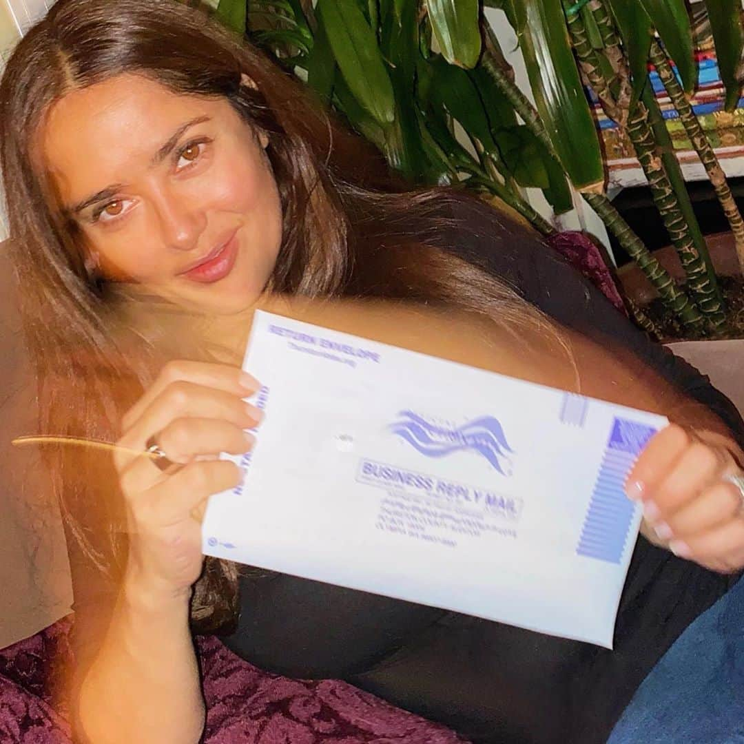 サルマ・ハエックさんのインスタグラム写真 - (サルマ・ハエックInstagram)「#ivoted #votingmatters」10月17日 0時30分 - salmahayek