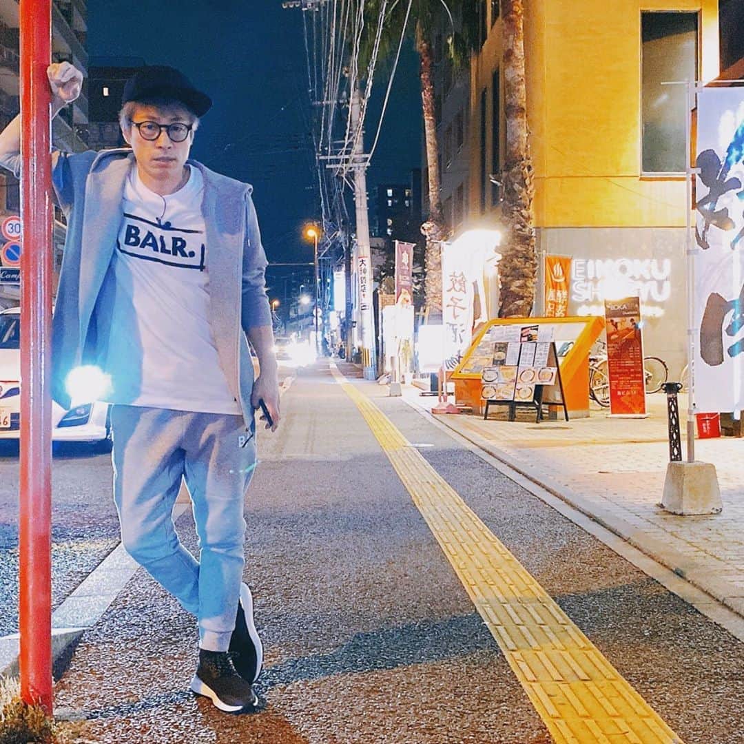 田村淳のインスタグラム：「福岡でロケしてます^_^ いつの日か福岡県に住みたい  あなたは今住んでる街以外で 住みたい場所ありますか？  #BALR #福岡 #ロケ」