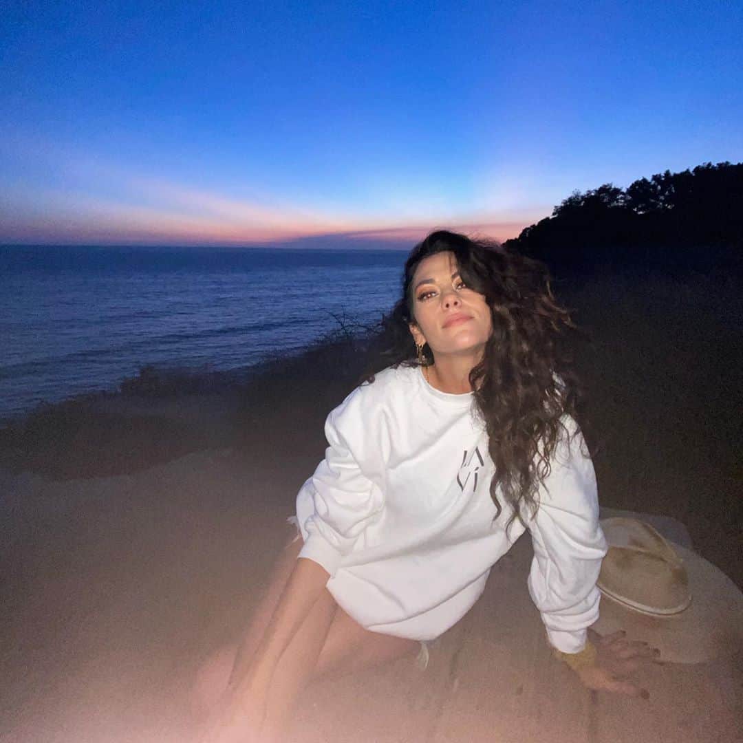インバー・ラヴィのインスタグラム：「@lavi.inc is up 🧿 go support a good cause」