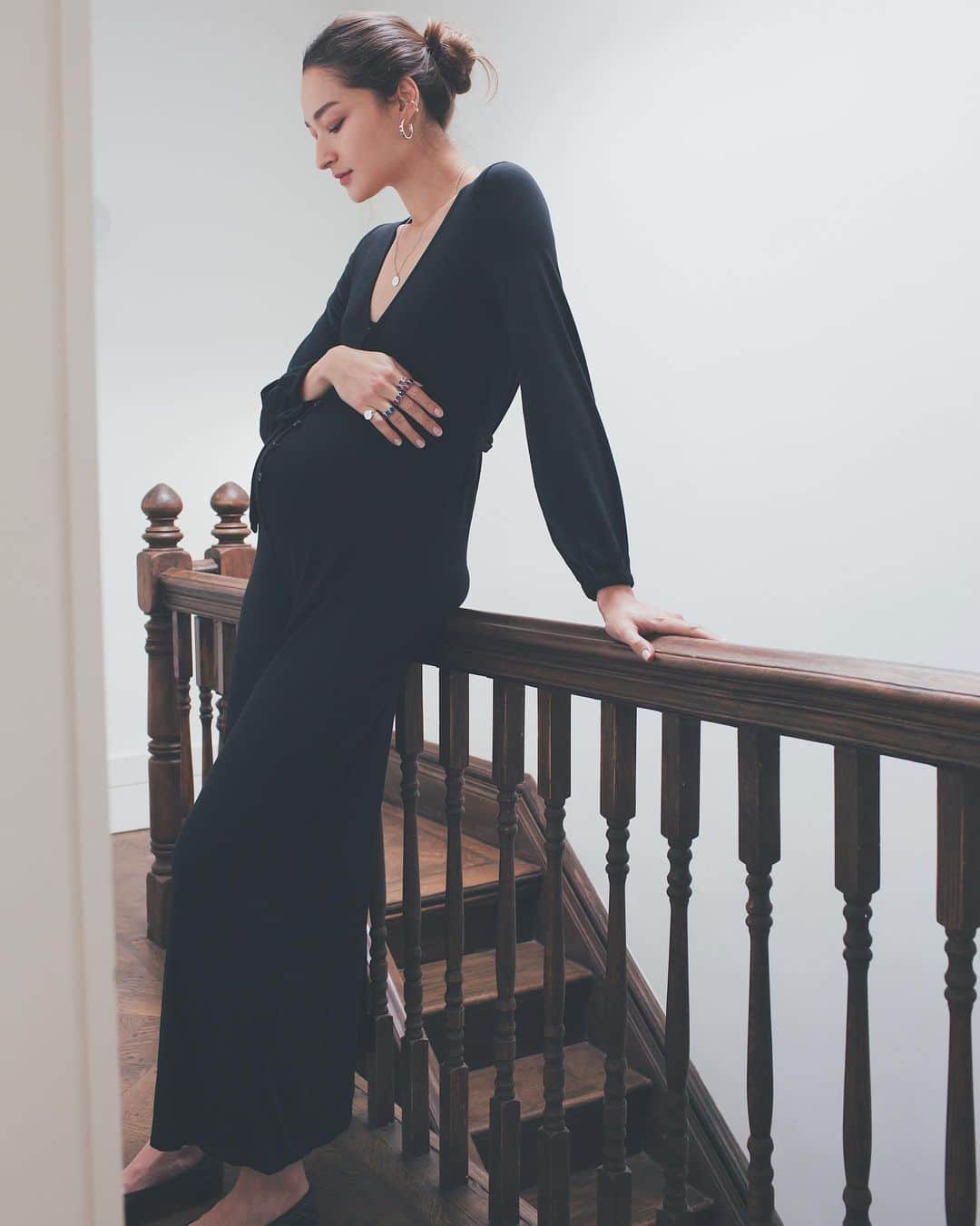 ブルーナ・テノリオさんのインスタグラム写真 - (ブルーナ・テノリオInstagram)「I’m so excited to be partnering with @apeainthepodmaternity to giveaway a $500 Gift Card to @brunatenoriojewelry & exclusive styles from their Audrey Hepburn collection that I modeled for. Visit @apeainthepodmaternity to learn how to enter for your chance to win. 💎 #brunatenoriojewelry #bepartofpea」10月17日 0時45分 - brunatenorio