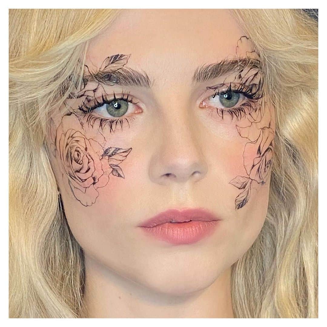 JO BAKERのインスタグラム：「L U C Y • B O Y N T O N 🇬🇧 Rose skeletal lines.... and dolly blush on #lucyboynton for @chanelofficial #throughherlens #chanelincinema  Style @leithclark #chanel  Hair @halleybrisker  Hair Colour @mwselley  Makeup by me #jobakermakeupartist  More product deets to come... 🥀💋」