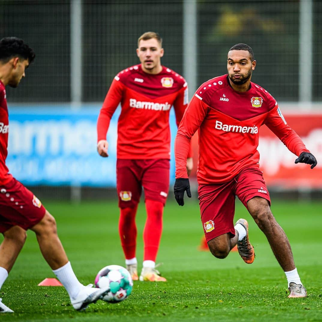 ヨナタン・ターのインスタグラム：「Bundesliga is back tomorrow. ⚽️ On the way to Mainz - three points on our mind. 💪🏼」