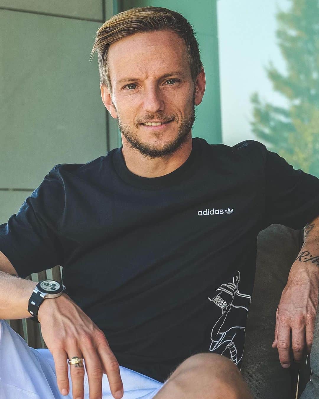 イヴァン・ラキティッチのインスタグラム：「@Bulgari Aluminium Chronograph: sophisticated, modern and timeless.  #BvlgariWatches #BvlgariAluminium  #Bvlgari #IvanRakitic」