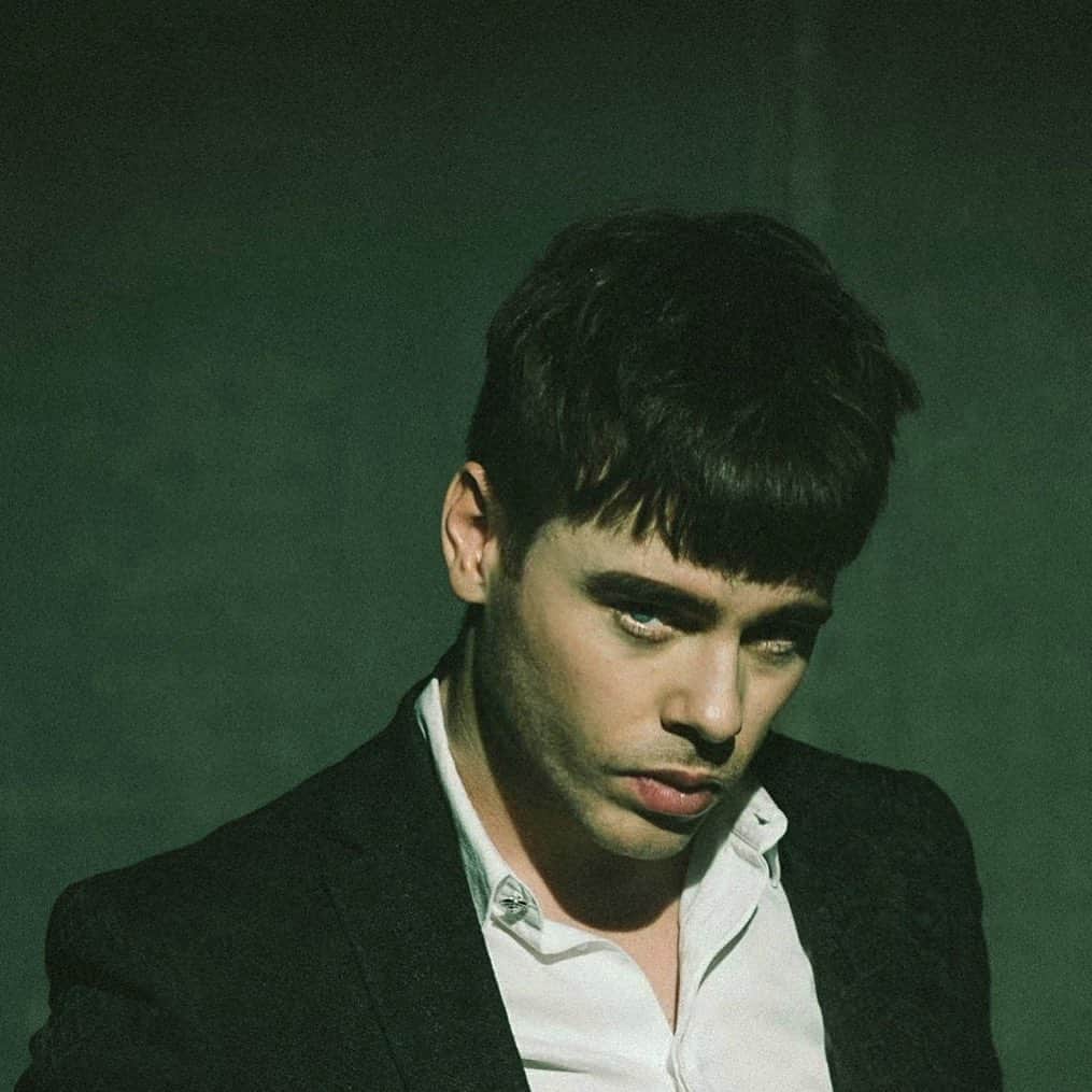 レオン・エルスのインスタグラム：「Darling, you’re already in my veins.」
