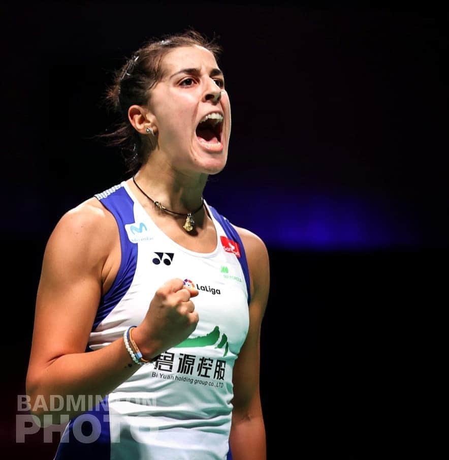 キャロリーナ・マリンのインスタグラム：「Through to semifinals! Step by step 🏸👊 A semifinales! Paso a paso 🏸👊  #PuedoPorquePiensoQuePuedo 🇩🇰」