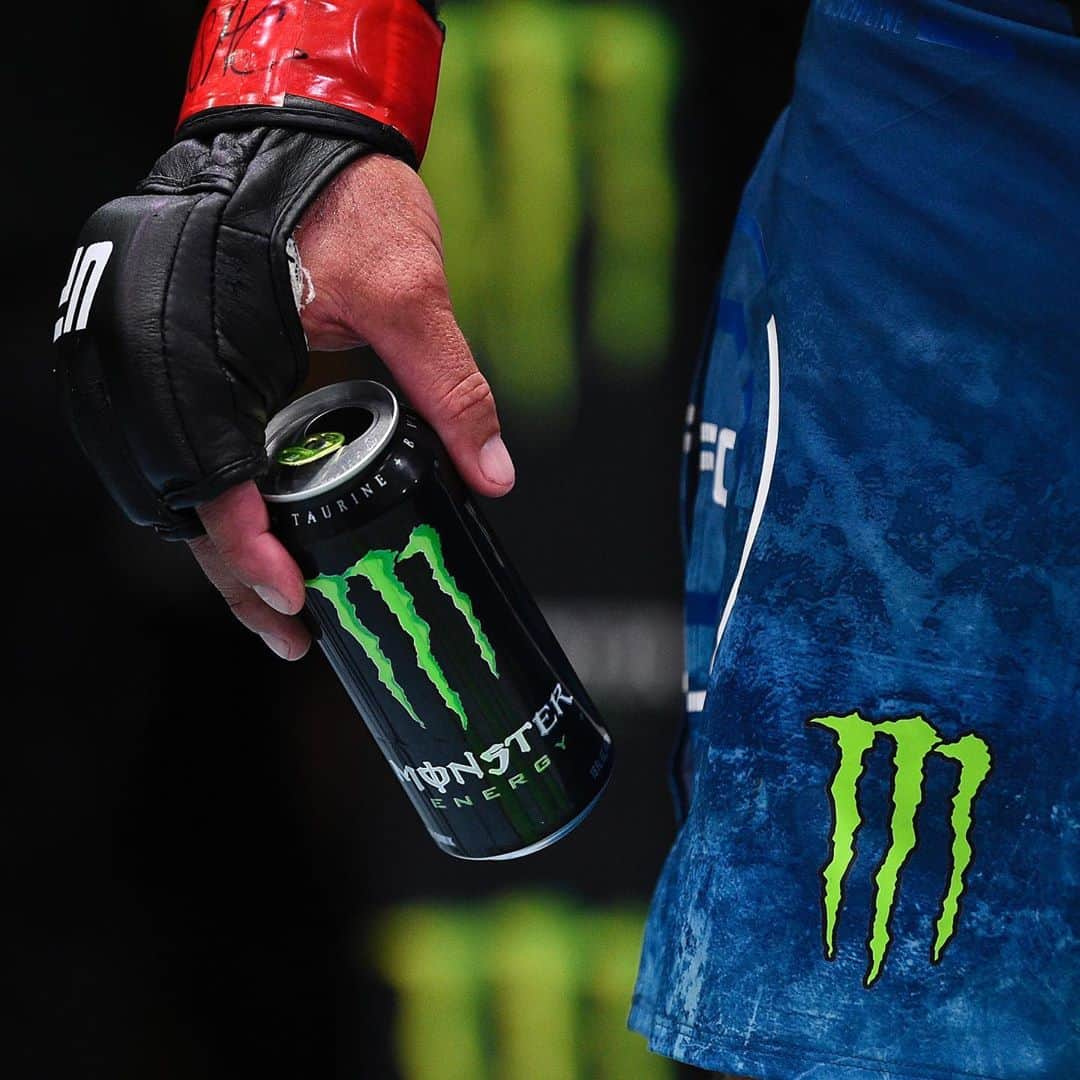 のインスタグラム：「Name the fighter 🤔💭  #UFC #MMA #MonsterEnergy」