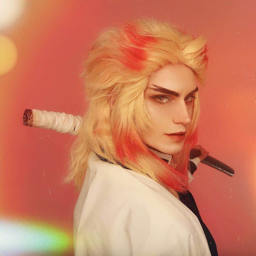 Gesha Petrovichさんのインスタグラム写真 - (Gesha PetrovichInstagram)「🔥 Congrats #KNY movie release🔥 #kyojurorengoku 煉獄 杏寿郎 Wig: @geshacos Ph: @diemaru Supporting future projects  with best boi❤️☀️👉 patreon.com/geshacos #kny #cosplay #kimetsunoyaibacosplay #geshacoser #鬼滅の刃」10月17日 0時57分 - petrovichgesha