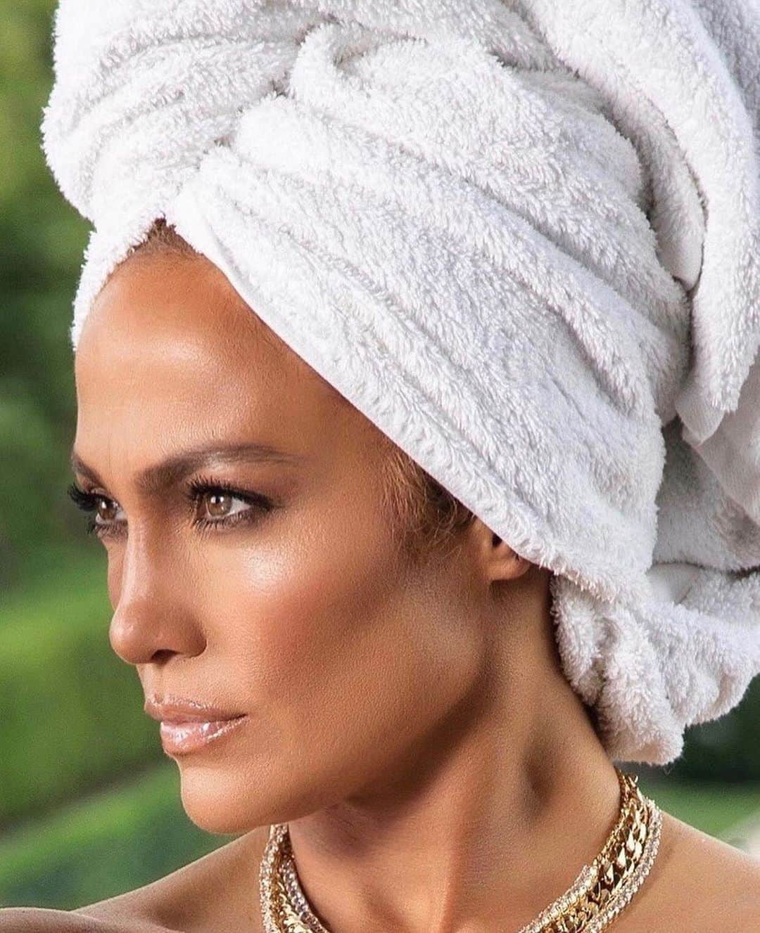 パット・マグラスさんのインスタグラム写真 - (パット・マグラスInstagram)「LEGENDARY GLOW ⚡️⚡️⚡️ ICONIC BEAUTY @jlo is STUNNING in #patmcgrathlabs PermaGel Ultra Glide Eye Pencil in shade 'BLK COFFEE' in a look by MAJOR #MUA @maryphillips」10月17日 1時00分 - patmcgrathreal