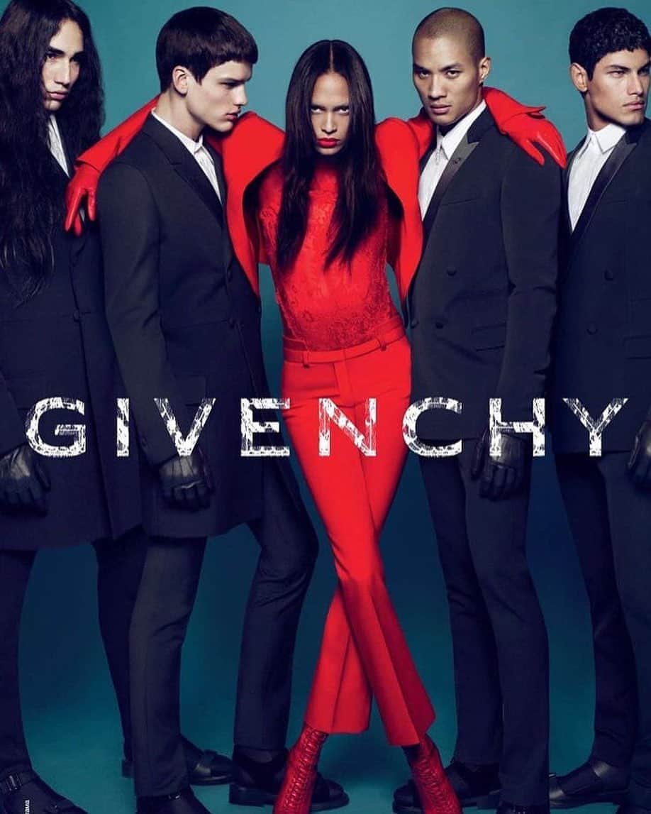 IMG Modelsさんのインスタグラム写真 - (IMG ModelsInstagram)「#IMGarchive. 🎞 #JoanSmalls (@joansmalls) x #Givenchy (@givenchyofficial) #FW10. #📷 @mertalas + @macpiggott #FBF #⭐️ #IMGstars」10月17日 1時10分 - imgmodels