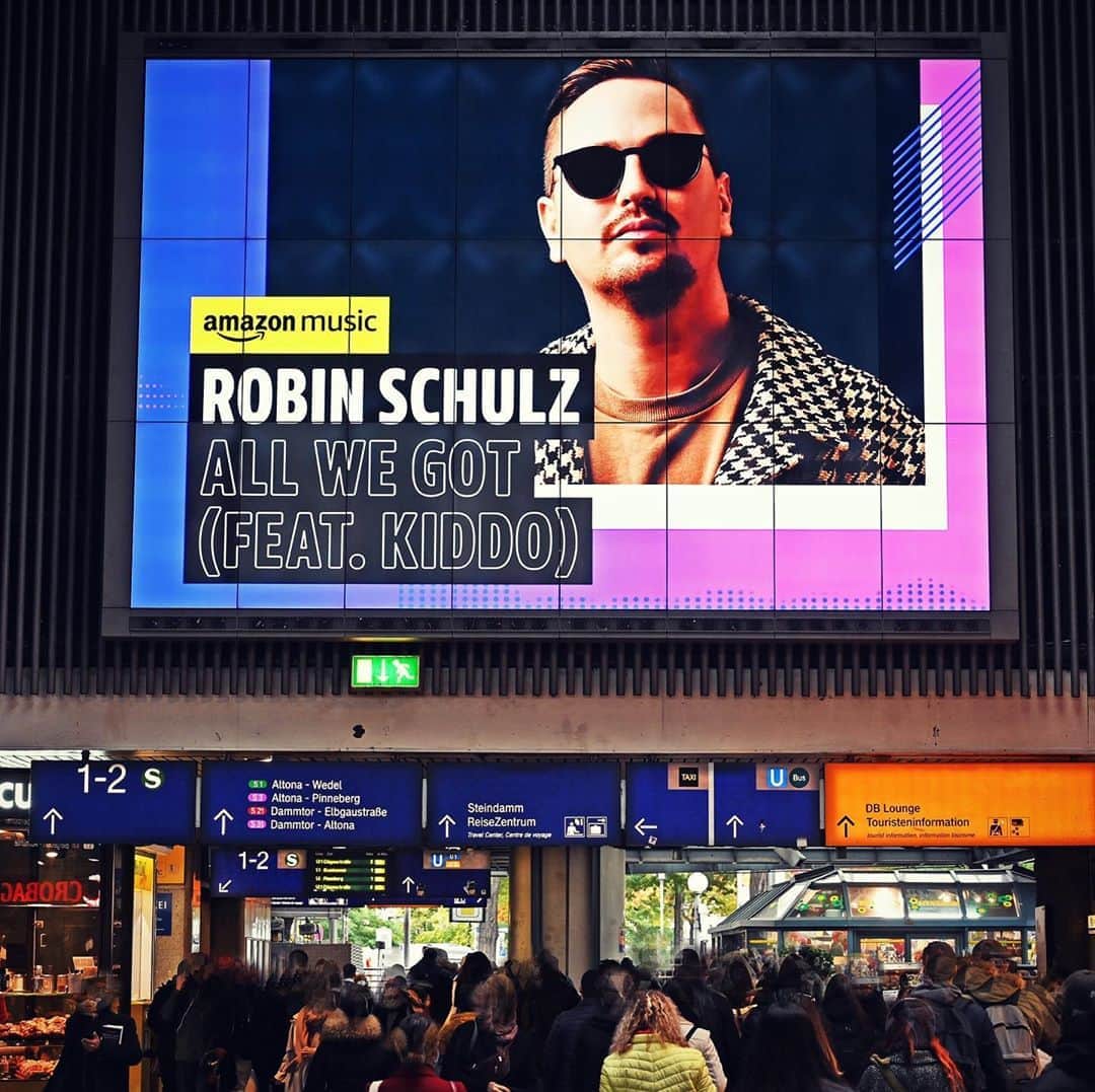 ロビン・シュルツのインスタグラム：「Thank you @amazonmusicde! 💙🤯」