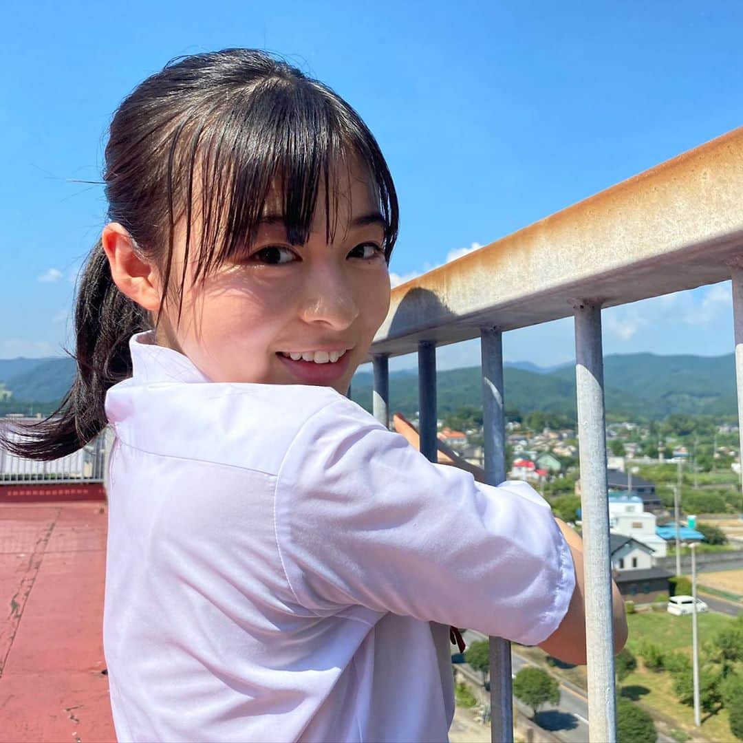 森七菜のインスタグラム：「「あのコの夢を見たんです。」ご覧いただけましたか⁉️ 森七菜役。今回のドラマのために山里亮太さんが書き下ろしてくださいました✏️素敵なお話をありがとうございます🙇‍♀️ そして！今日のオープニング曲が、、青春と一瞬‼️‼️1年半前にMVに出演させて頂いて、まさかここでまた繋がるとは…感激でした✨✨ ご視聴ありがとうございました😊 #あのコの夢を見たんです。#あの夢 #山里亮太 さん #松本花奈 監督 #マカロニえんぴつ #青春と一瞬」