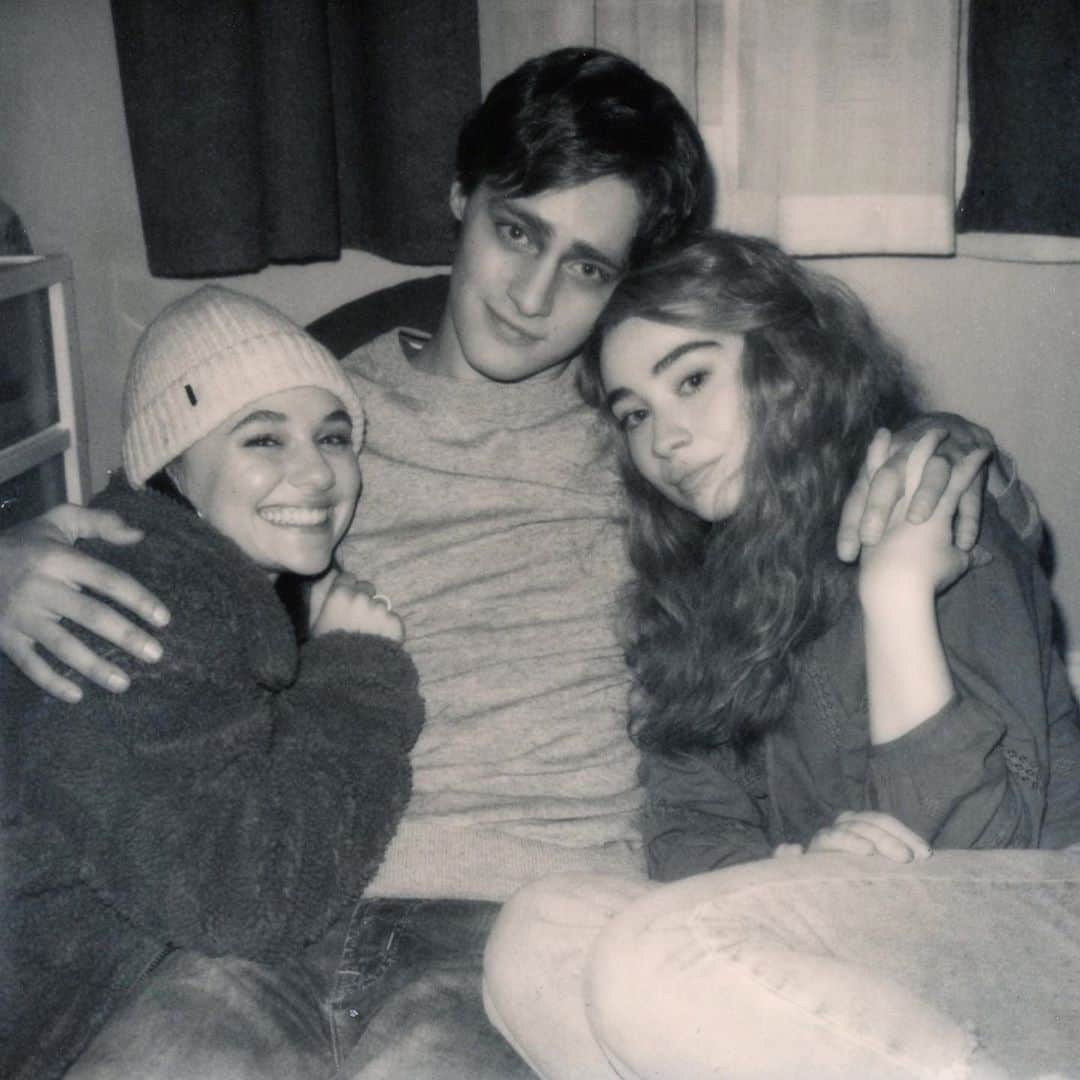 のインスタグラム：「Clouds is officially out for your crying i mean viewing on @disneyplus !! never in my wildest dreams did i think I’d get to be part of telling such a special story. Please, if you need a reminder of all the beautiful reasons you should keep going, especially through this strange time we’re all living in.. this movie is it!! thank you Zach Sobiech, thank you @justinbaldoni @lsobi  thank you to Zachs incredible family and friends that so graciously let us tell his story (I’m lookin at u v closely @sammyruth23 )  hug the ones u love, go vote, and watch clouds !! ☁️☁️」
