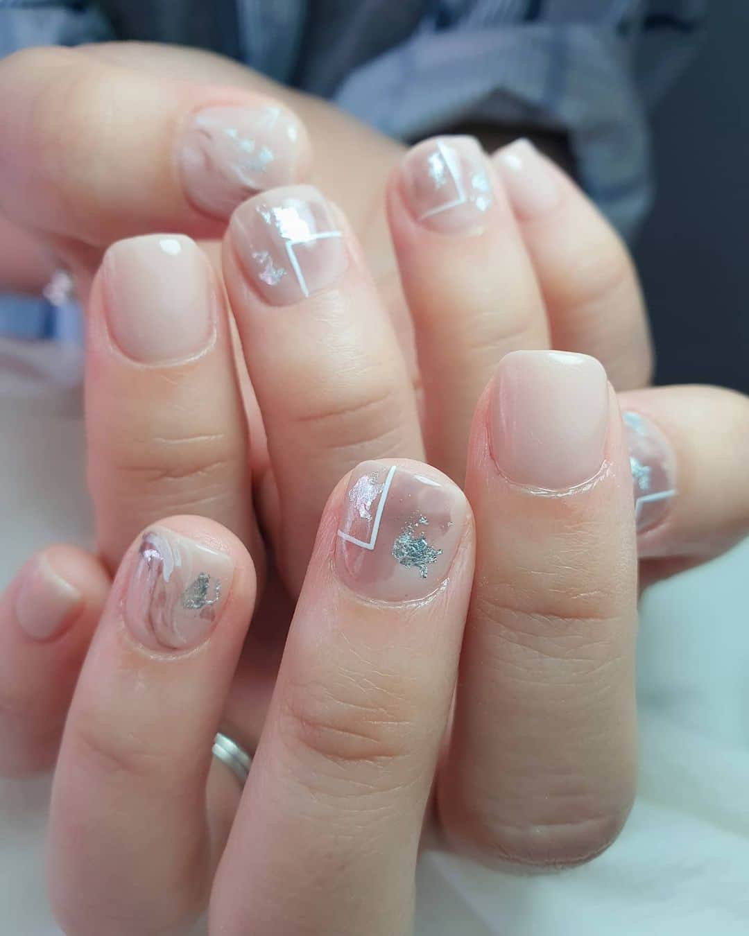 Yingさんのインスタグラム写真 - (YingInstagram)「Inspired by @tink_nail  Base colour is PREGEL Tulle Grege and art done with PREGEL Art Liner Ash Brown and White, and PREGEL Shabby Brown.  Items can be purchased at @nailwonderlandsg 🤗 . . . 🛒 www.nailwonderland.com⁣⁣ 📍20A Penhas Road, Singapore 208184⁣⁣ (5 minutes walk from Lavender MRT)⁣⁣ .  I am currently only able to take bookings from my existing pool of customers. If I have slots available for new customers, I will post them on my IG stories. Thank you to everyone who likes my work 🙏 if you need your nails done, please consider booking other artists at @thenailartelier instead ❤  #ネイルデザイン  #ネイルアート #ネイル #ジェルネイル #nailart #네일아트 #pregel #プリジェル #nails #gelnails #sgnails」10月17日 1時48分 - nailartexpress