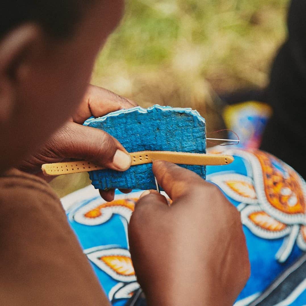 チャンルーのインスタグラム：「Introducing CHAN LUU x ETHICAL FASHION INITIATIVE a special capsule collection designed in collaboration with local artisans in Kenya. These skilled workers earn above living wages in safe conditions, empowering them to build better lives for their families and communities. Link in bio to pre-order 💙」
