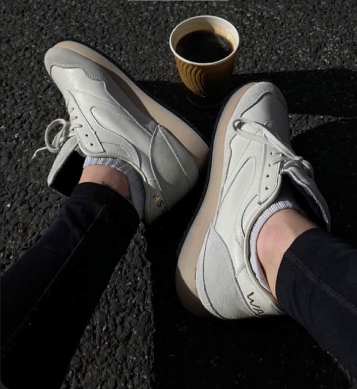 ウォルシュのインスタグラム：「The way to start your morning right! @morganrbarfield in our Ensign Classic Marshmallow 👟 . . . #normanwalshuk #normanwalsh #britishmanufacturing #madeinbritain #ukmfg #shoes #footwear #sneakers」