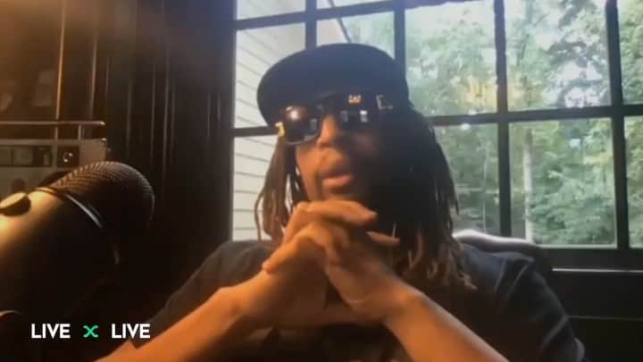 ピットブルのインスタグラム：「Pick up some knowledge on the new podcast from yours truly ‘From Negative to Positive” with new episodes on @applepodcasts, @podcastone, @spotify, and @amazonmusic. The second episode with @liljon is available now. Dale! #fromnegativetopositive 👂🏼mr305.ffm.to/podcast」