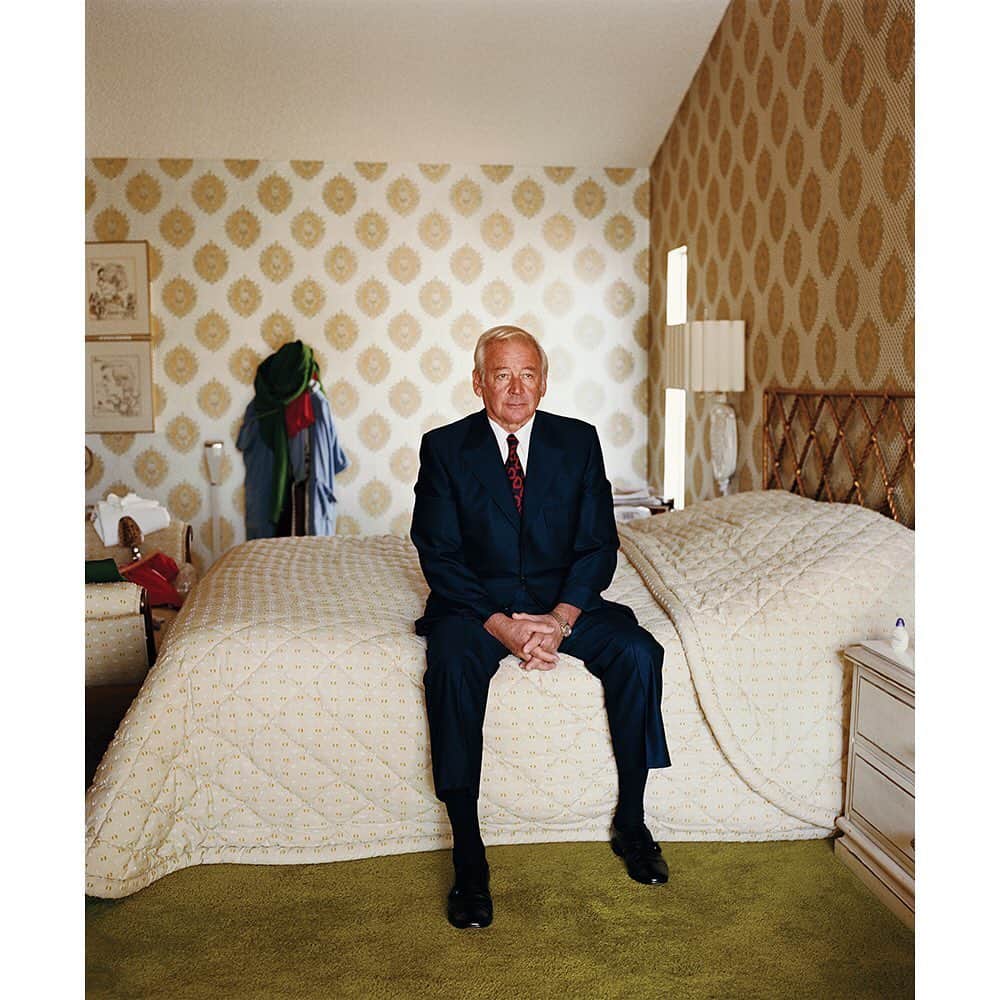 Vogue Italiaさんのインスタグラム写真 - (Vogue ItaliaInstagram)「2 DAYS LEFT in the States of Change print sale fundraiser ❤️ All prints $150 ❤️ An incredible artist lineup! Go to  @statesofchange.us and choose your print! #StatesofChange2020 is a print sale fundraiser to benefit 42 grassroots organizations working to fight voter suppression and get out the vote in Arizona, Florida, Michigan, Pennsylvania and Wisconsin - the 5 states most likely to decide the American election. 150+ artists and photographers, including Cindy Sherman, Ed Ruscha, Carrie Mae Weems, Nan Goldin and Sally Mann have joined forces to make a positive social impact and push out the message to vote.   All net proceeds support local groups in their crucial work.   Ends October 18th at midnight PST  The above gallery includes some of the available images   @statesofchange.us @movementvoterproject #statesofchange2020」10月17日 2時11分 - vogueitalia