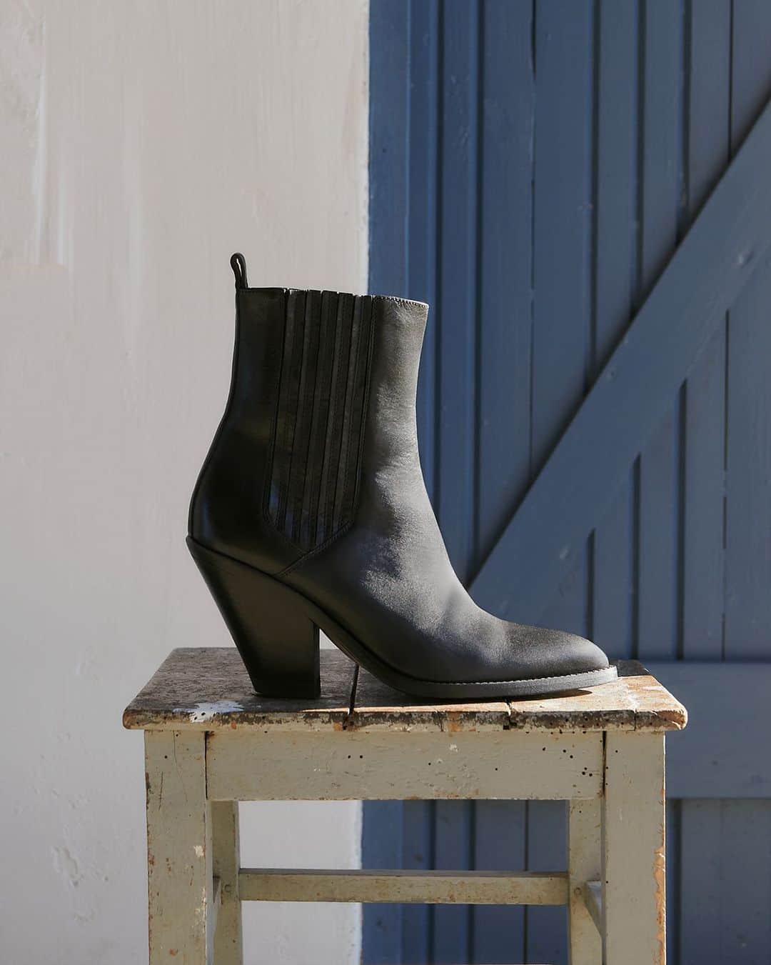 ブッテロさんのインスタグラム写真 - (ブッテロInstagram)「The only black boots you’ll need this Fall. #Jane #FW21 #buttero」10月17日 2時06分 - buttero_official