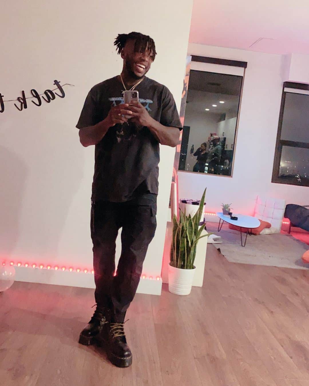 ネイト・ロビンソンのインスタグラム：「Selfie 🤳 gang #Holdat」