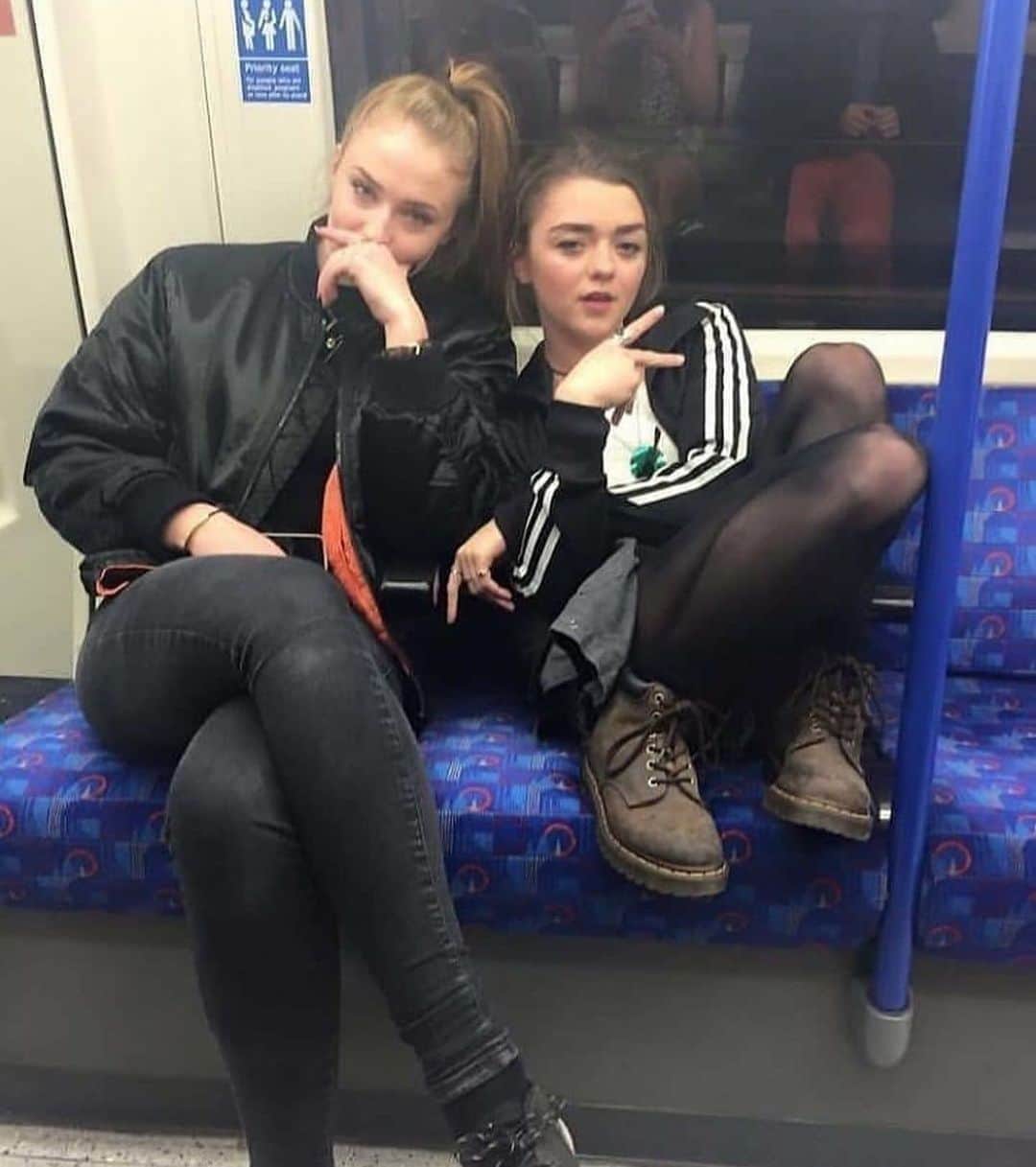 Style Fashion Luxuryのインスタグラム：「Starks taking the tube 🚇   Tag someone!」