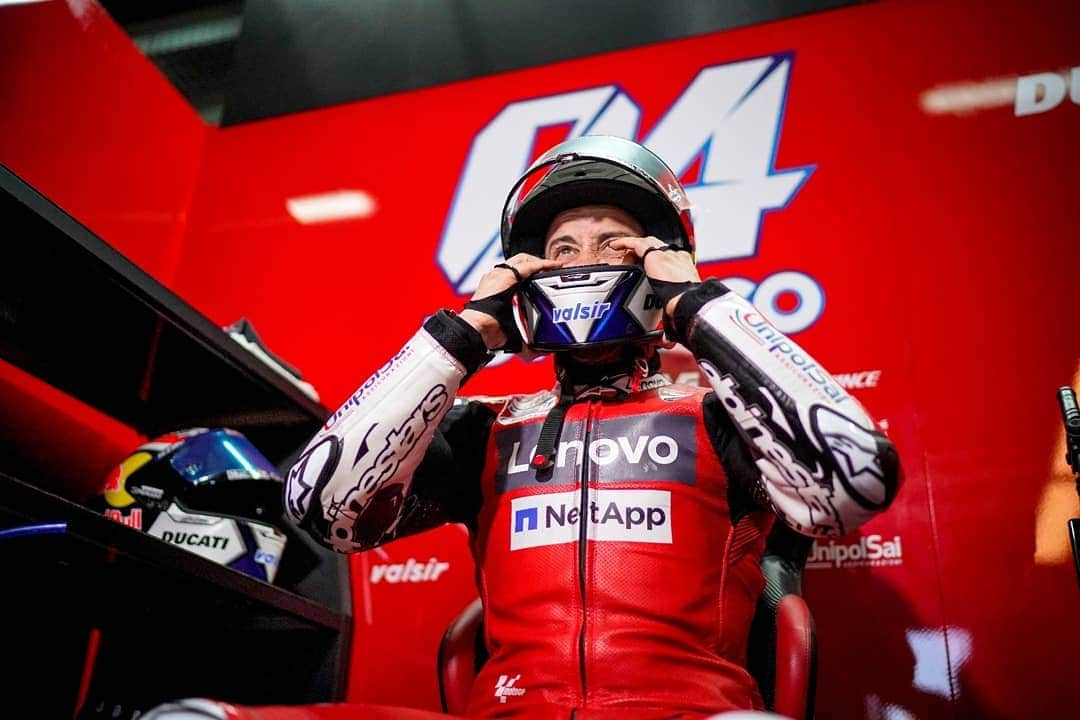 アンドレア・ドヴィツィオーゾさんのインスタグラム写真 - (アンドレア・ドヴィツィオーゾInstagram)「#AragonGP Day1  #Dovi04 #AD04 #undaunted #ForzaDucati #MotoGP #Alpinestars #SuomyHelmets #RedBull #Biotekna #Mondottica #DucatiEyewear #lentidavistaGalileo #MucOff 📷 @falex79」10月17日 3時04分 - andreadovizioso