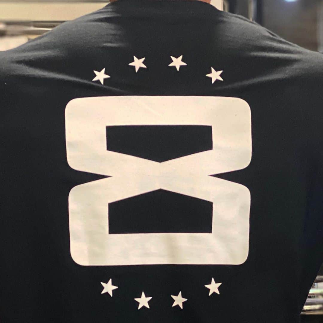 Phil Heathさんのインスタグラム写真 - (Phil HeathInstagram)「OUT NOW - I just dropped a new limited edition @gifted_athletics t-shirt in my bio! Lately I've been getting the sense that we're all ready for the next thing. We're hungry to level up, move forward, make changes. I think we're #StarvingForGR8NESS and it's time to get our fill! Let's go...💪🏽」10月17日 2時58分 - philheath