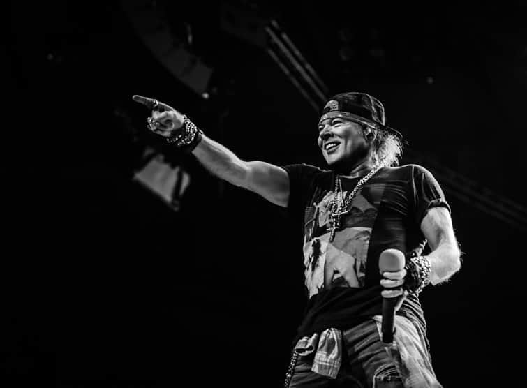 Guns N' Rosesさんのインスタグラム写真 - (Guns N' RosesInstagram)「NYC! On this day in ‘17 we rocked with you」10月17日 3時00分 - gunsnroses