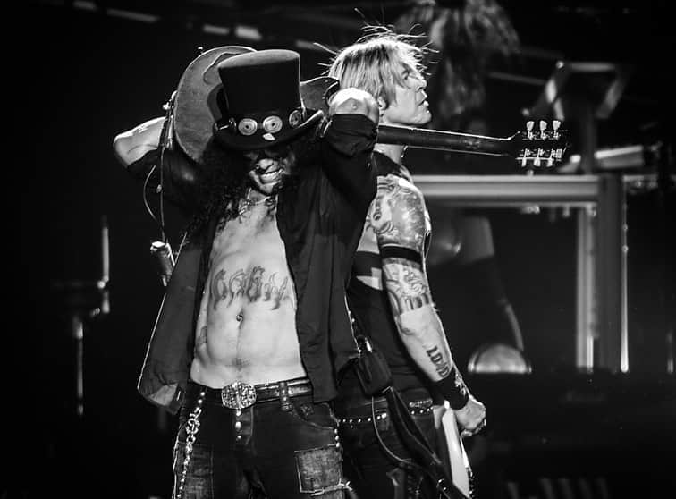 Guns N' Rosesさんのインスタグラム写真 - (Guns N' RosesInstagram)「NYC! On this day in ‘17 we rocked with you」10月17日 3時00分 - gunsnroses