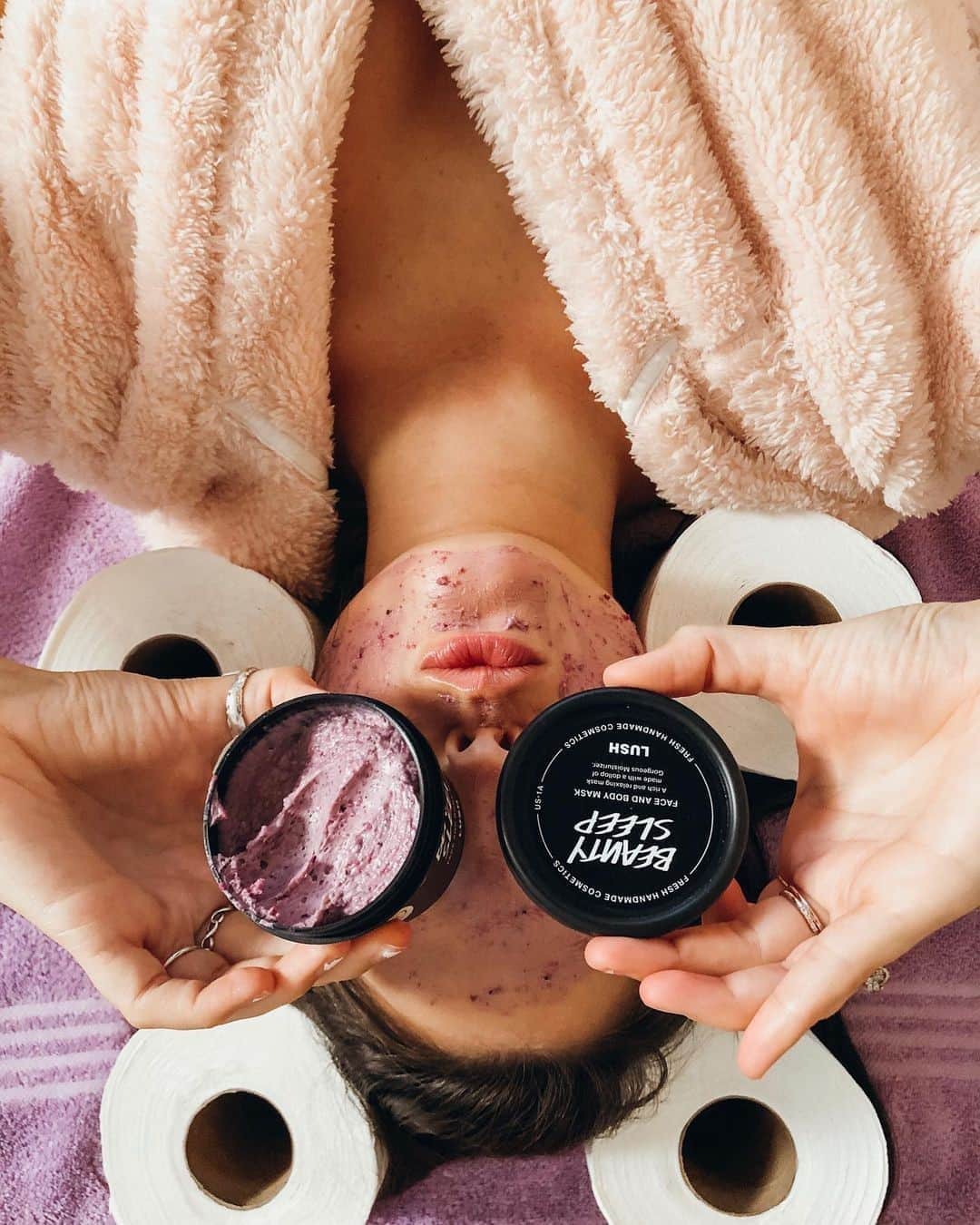 LUSH Cosmeticsさんのインスタグラム写真 - (LUSH CosmeticsInstagram)「The day we've been waiting for has finally arrived. Tap to shop and #GetYourBeautySleep right now.⁠ ⁠ Want help building your personal nighttime routine? Let’s chat! ⁠Head to our link in bio and book your virtual consultation* with us today⁠. ⁠ *Available only in Canada and United States. Managers can't answer questions about order status or delays.⁠ ⁠ 📷: @vtaystylife⁠ ⁠ #lushlife #fallskincare #selfcare #autumn」10月17日 3時02分 - lushcosmetics