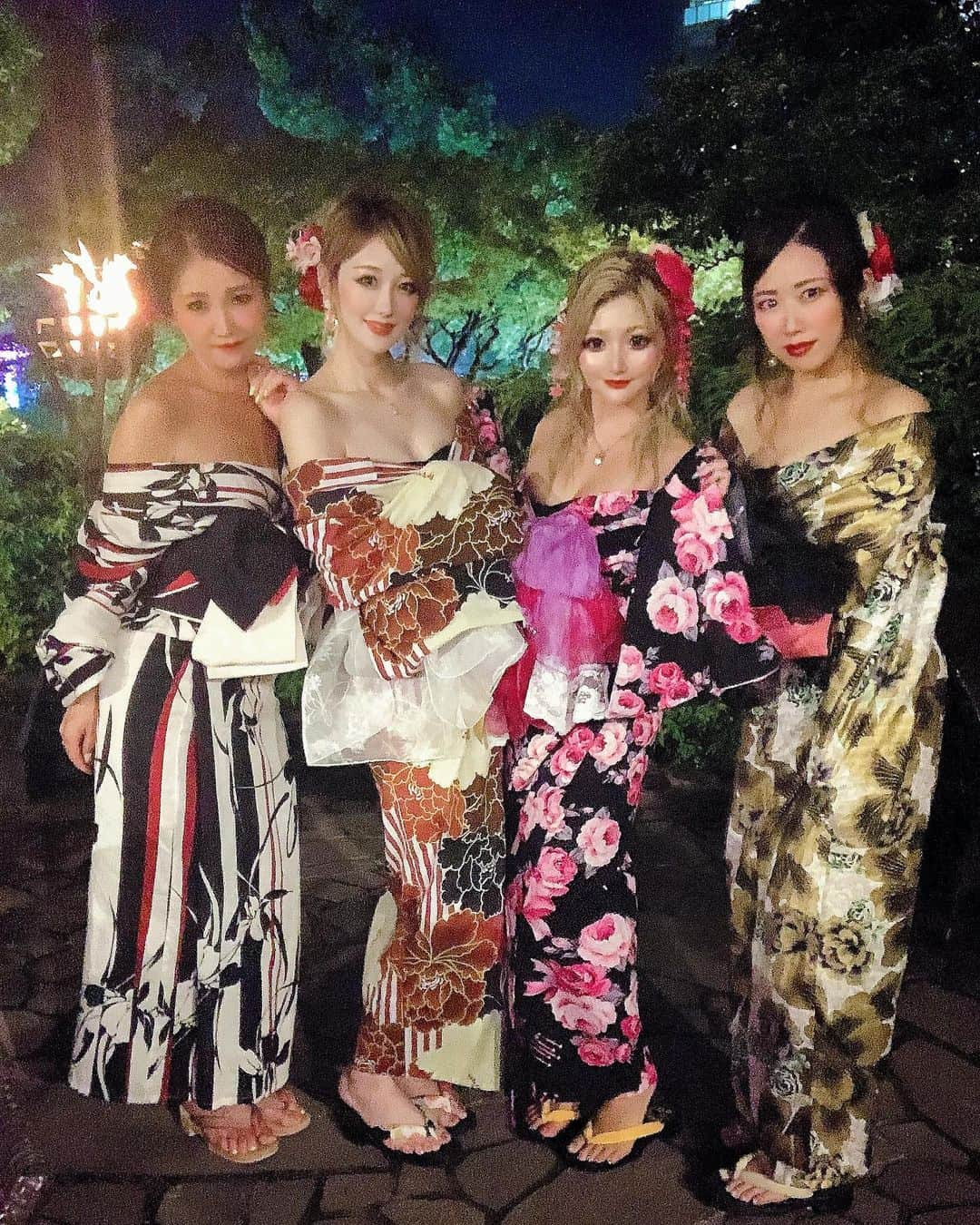 まっぴーさんのインスタグラム写真 - (まっぴーInstagram)「浴衣女子会🎐👘 夜の部🌠は太閤園のビアガーデン🍺😋 和の雰囲気がめっちゃいいカンジで浴衣で行って正解🙆‍♀️♥️ . 花魁組が半分❣️毎年、花魁は今年が最後！って思ってるねんけどなぁ、、、花魁涼しいしやめられへん😂💓w . #浴衣女子会#花魁浴衣#太閤園#👘」10月17日 3時13分 - mapink___