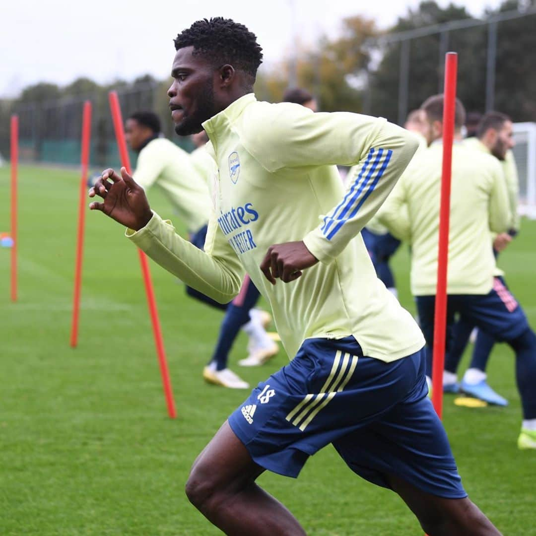 トーマス・パーテイさんのインスタグラム写真 - (トーマス・パーテイInstagram)「First training completed 💪🏾」10月17日 3時06分 - thomaspartey5