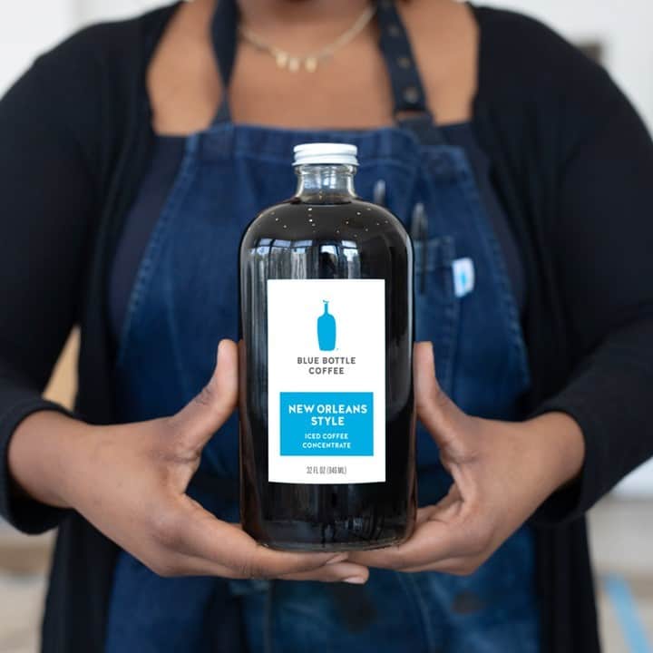 のインスタグラム：「Pop by a cafe for some cold brew to share with friends or your future self. We now have bottles of freshly brewed cold brew for you to enjoy at home, as well as bottles of sweetened coffee and chicory concentrate to help you make your own New Orleans-Style Iced Coffees whenever you want them. Order on the app. (Use our link in bio to download.)」