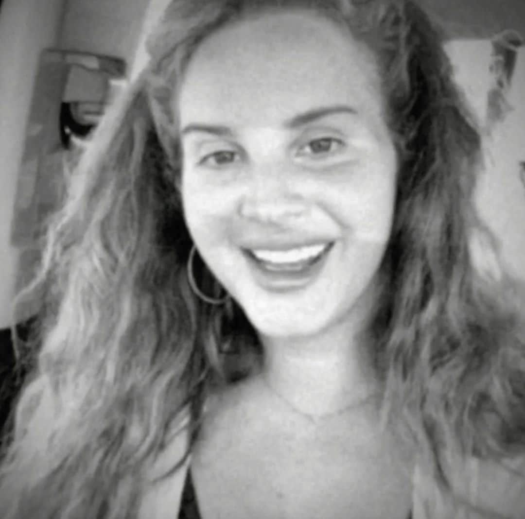 のインスタグラム：「In "Let Me Love You Like A Woman," @lanadelrey hits the road for a trip down memory lane. 🎞️ Watch it now. ⠀⠀⠀⠀⠀⠀⠀⠀⠀ ▶️[Link in bio] #LanaDelRey」